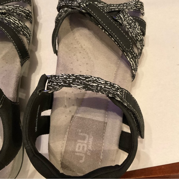 JBU by Jambu women’s Sonia flat sandal. Size 8. Black and White - Picture 8 of 8